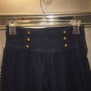 Stylish dark blue jeans w/ buttons.